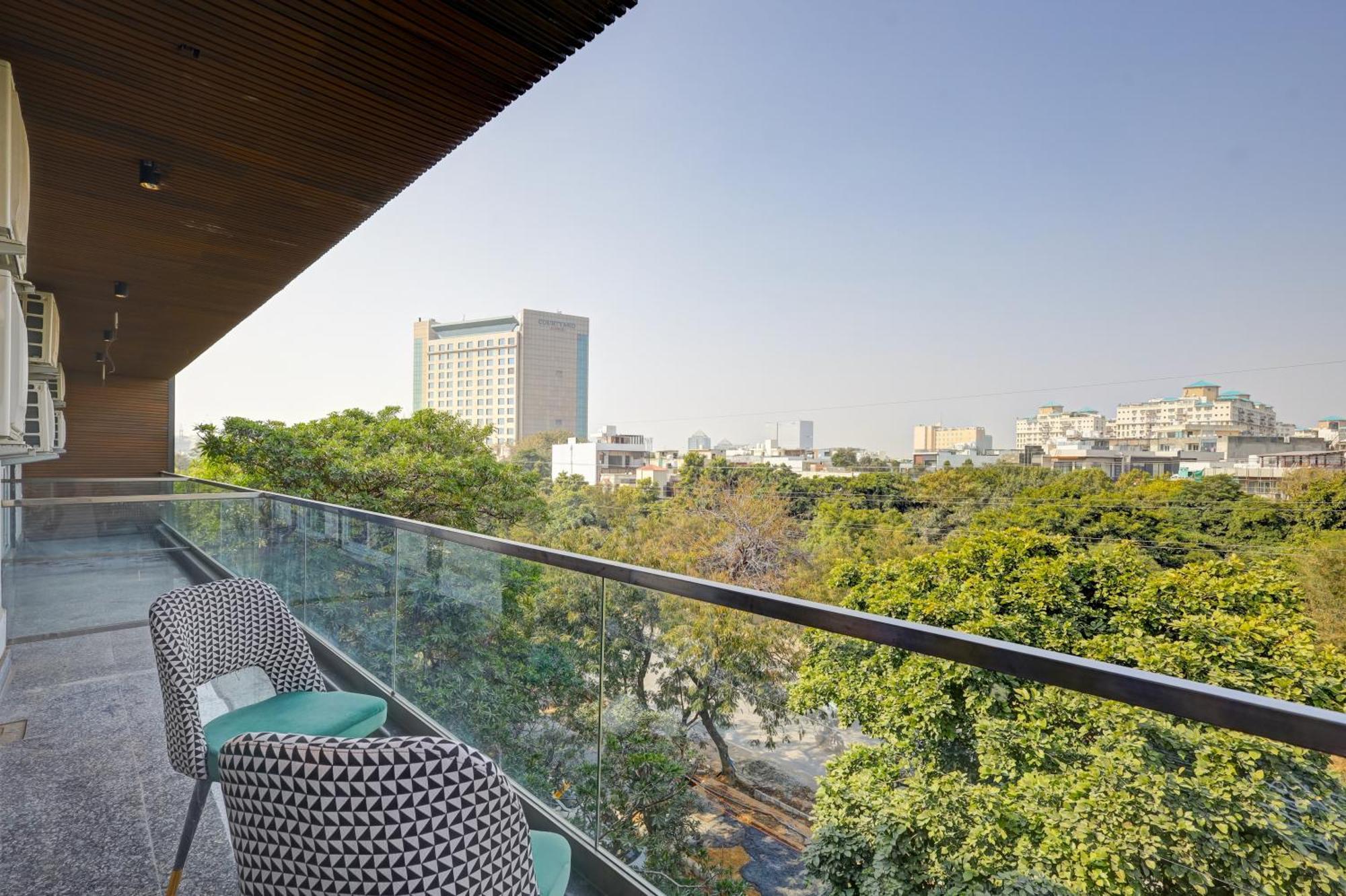 גורגאון 1Bhk Suites Opp Marriott - Huda City Centre מראה חיצוני תמונה